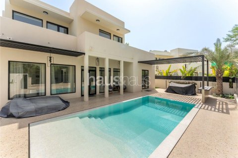Villa in Arabian Ranches, Dubai 4 bedrooms, 325 sq.m. № 43381 - photo 1