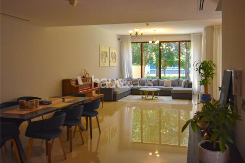 Townhouse in Jumeirah Islands, Dubai 4 bedrooms, 216 sq.m. № 43385 - photo 4