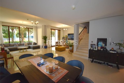 Townhouse in Jumeirah Islands, Dubai 4 bedrooms, 216 sq.m. № 43385 - photo 5