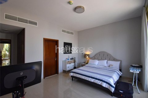 Townhouse in Jumeirah Islands, Dubai 4 bedrooms, 216 sq.m. № 43385 - photo 13