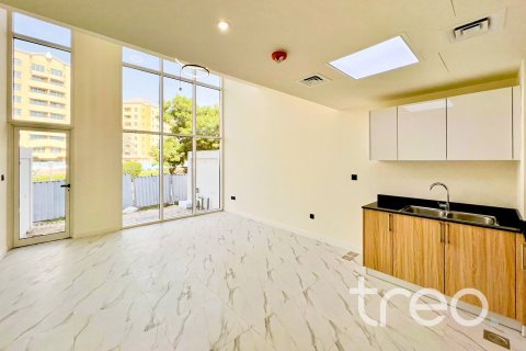 Villa in Dubai 4 bedrooms, 265.24 sq.m. № 123592 - photo 5