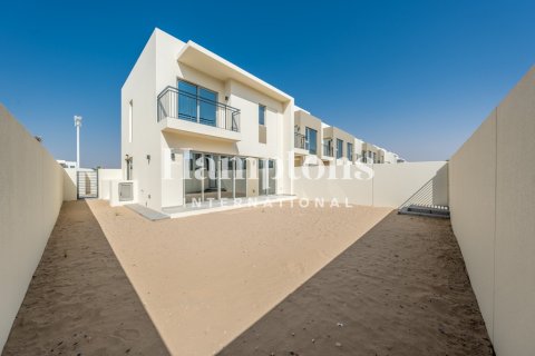 Снять в аренду таунхаус в Arabian Ranches 2, Дубай: 4 спальни, 273.68945091м², № 77375 - фото 3