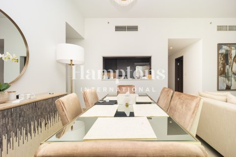 Снять в аренду квартиру в Downtown Views, Даунтаун Дубай (Даунтаун Бурдж Дубай), Дубай: 3 спальни, 164.27015557м², № 77380 - фото 1