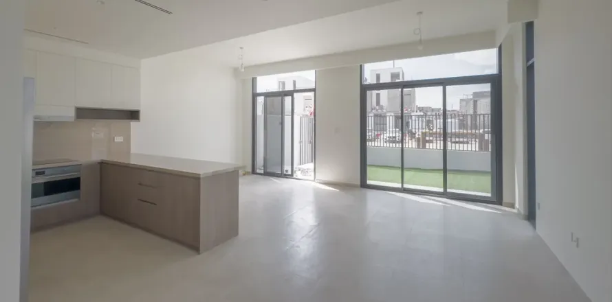 Таунхаус в Дубае, 4 спальни, 240м², № 23769