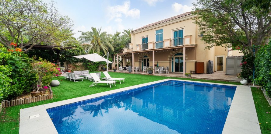 Villa à Dubai Sports City, Dubai, 5 chambres, 542 m², № 100347