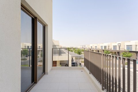 Villa in Dubai South (Dubai World Central), Dubai 3 bedrooms, 141 sq.m. № 100343 - photo 14