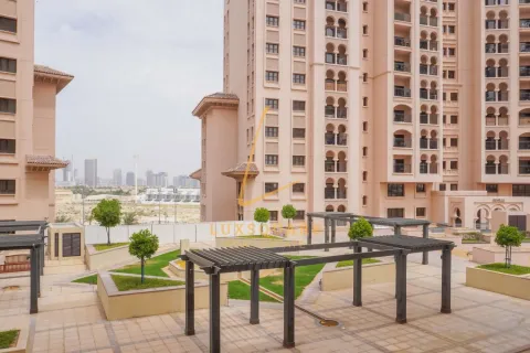Apartment in Al Andalus, Jumeirah Golf Estates, Dubai 2 bedrooms, 127 sq.m. № 108785 - photo 2