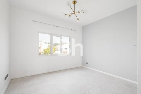 Villa in Dubai 4 bedrooms, 549 sq.m. № 57288 - photo 6