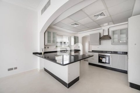 Villa in Dubai 4 bedrooms, 549 sq.m. № 57288 - photo 14