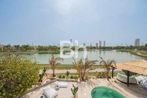 Villa in Dubai 4 bedrooms, 549 sq.m. № 57288 - photo 1