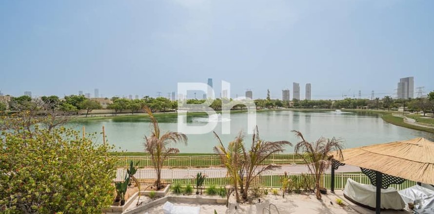 Villa in Dubai 4 bedrooms, 549 sq.m. № 57288