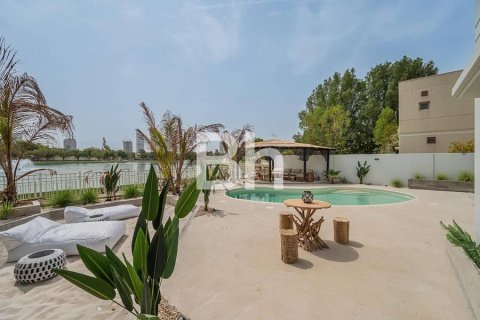 Villa in Dubai 4 bedrooms, 549 sq.m. № 57288 - photo 9