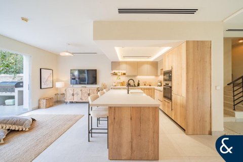 Townhouse in District 12, Jumeirah Village Circle, Dubai 2 bedrooms, 180 sq.m. № 75109 - photo 1