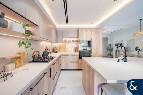 Townhouse in District 12, Jumeirah Village Circle, Dubai 2 bedrooms, 180 sq.m. № 75109 - photo 5