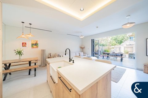 Townhouse in District 12, Jumeirah Village Circle, Dubai 2 bedrooms, 180 sq.m. № 75109 - photo 4