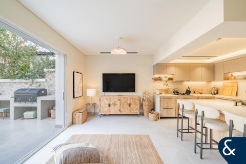 Townhouse in District 12, Jumeirah Village Circle, Dubai 2 bedrooms, 180 sq.m. № 75109 - photo 2