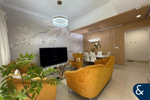 Купить виллу в Dubai Land, Дубай: 2 спальни, 137м², № 75116 - фото 1