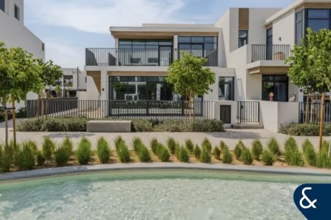 Villa in Arabian Ranches 3, Dubai 4 bedrooms, 301 sq.m. № 88696 - photo 2