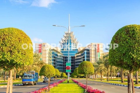 Купить здание в Дубае: 4931.4м², № 1236 - фото 7