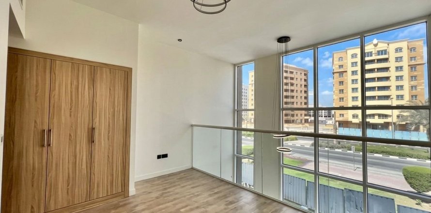 Таунхаус в Дубае, 4 спальни, 78.6м², № 141482