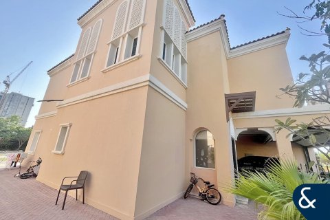 Villa in District 16, Jumeirah Village Circle, Dubai 3 bedrooms, 686 sq.m. № 98646 - photo 4