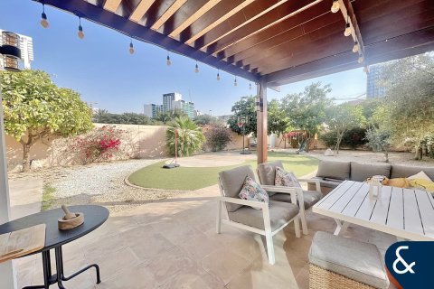 Villa in District 16, Jumeirah Village Circle, Dubai 3 bedrooms, 686 sq.m. № 98646 - photo 15