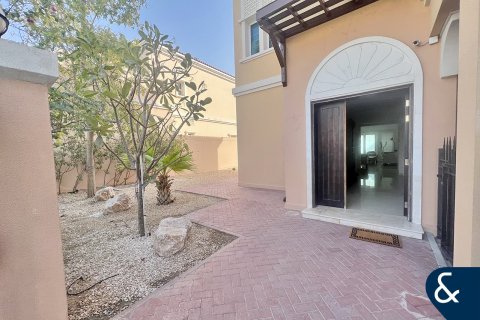 Villa in District 16, Jumeirah Village Circle, Dubai 3 bedrooms, 686 sq.m. № 98646 - photo 17