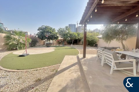 Villa in District 16, Jumeirah Village Circle, Dubai 3 bedrooms, 686 sq.m. № 98646 - photo 18