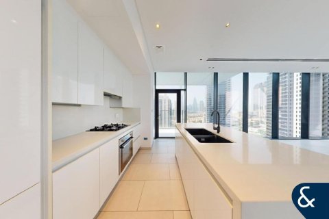 Apartment in Marquise Square Tower, Business Bay, Dubai 2 bedrooms, 142 sq.m. № 98649 - photo 2