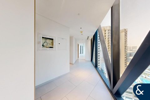 Apartment in Marquise Square Tower, Business Bay, Dubai 2 bedrooms, 142 sq.m. № 98649 - photo 13