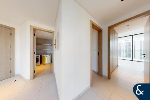Apartment in Marquise Square Tower, Business Bay, Dubai 2 bedrooms, 142 sq.m. № 98649 - photo 16
