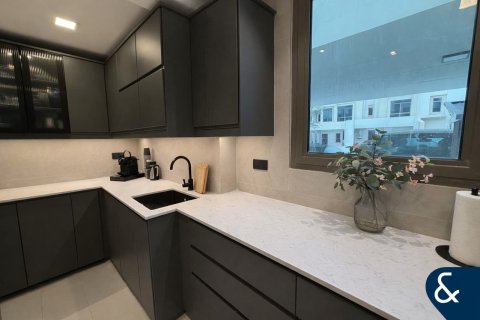 Adosado en Noor Townhouses, Town Square, Dubai, 3 dormitorios, 185 m², № 98658 - foto 3