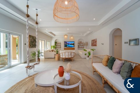 Villa in Arabian Ranches, Dubai 7 bedrooms, 693 sq.m. № 98651 - photo 3