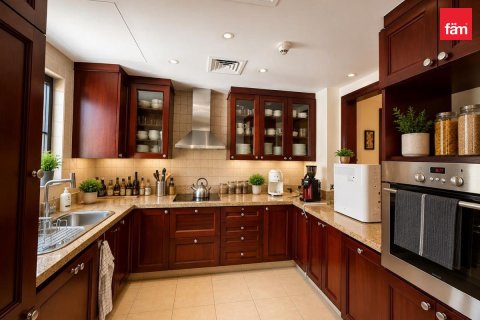 Apartment in Old Town, Dubai 2 bedrooms, 131.7 sq.m. № 118304 - photo 2