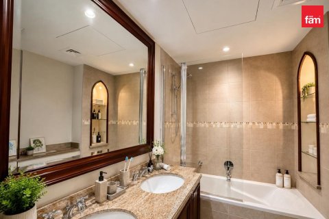 Apartment in Old Town, Dubai 2 bedrooms, 131.7 sq.m. № 118304 - photo 9