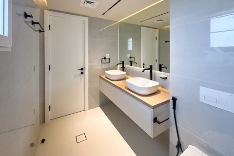 Adosado en Dubai, 3 dormitorios, 212 m², № 102371 - foto 13