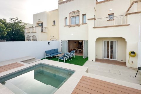 Adosado en Dubai, 3 dormitorios, 212 m², № 102371