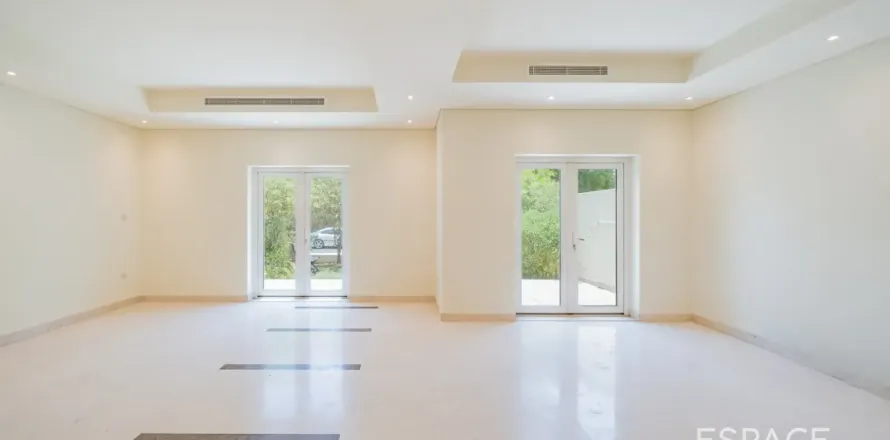 Adosado en Al Furjan, Dubai, 3 dormitorios, 301 m², № 122269
