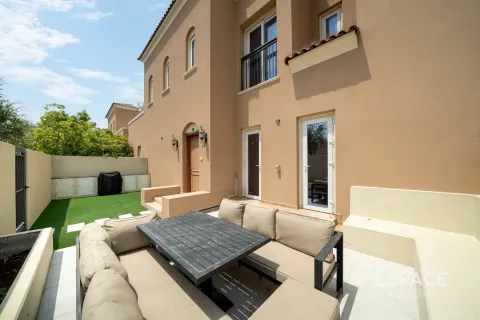 Villa en Dubai Land, Dubai, 2 dormitorios, 172 m², № 122268
