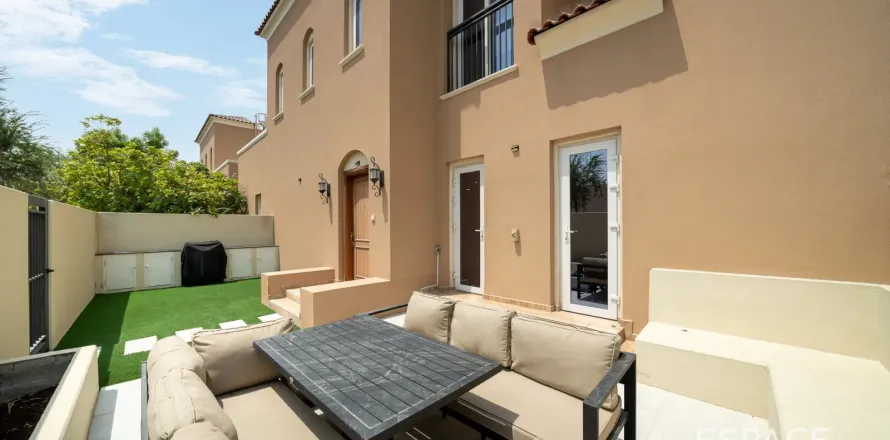 Villa en Dubai Land, Dubai, 2 dormitorios, 172 m², № 122268
