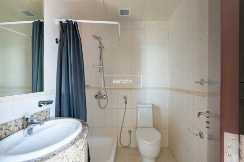 Снять в аренду квартиру в Дубай Марине, Дубай: 2 спальни, 120.8м², № 42775 - фото 11