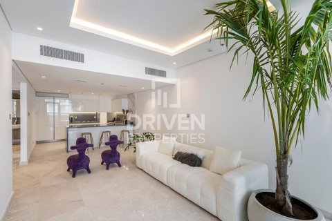 Townhouse in Business Bay, Dubai 4 bedrooms, 423 sq.m. № 19475 - photo 1