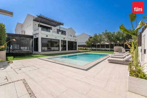 Villa en Dubai, 5 dormitorios, 1279.5 m², № 13781 - foto 1