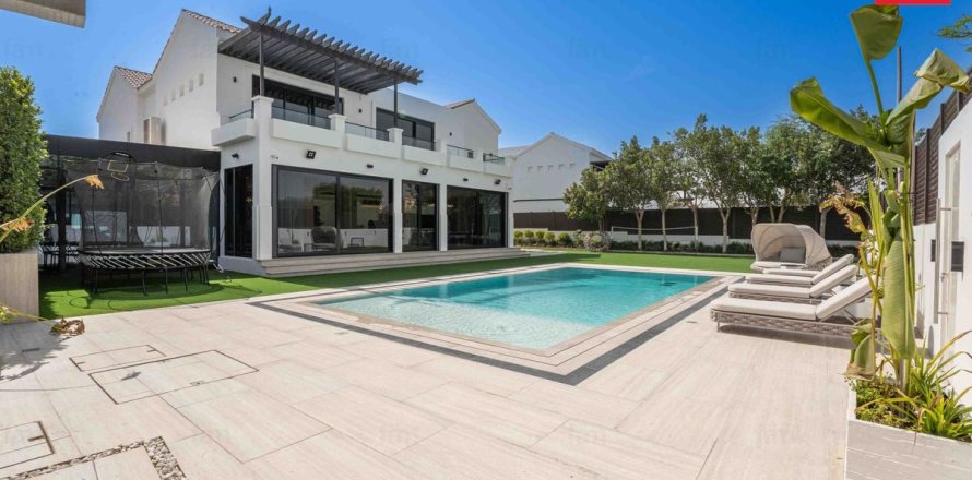 Villa en Dubai, 5 dormitorios, 1279.5 m², № 13781