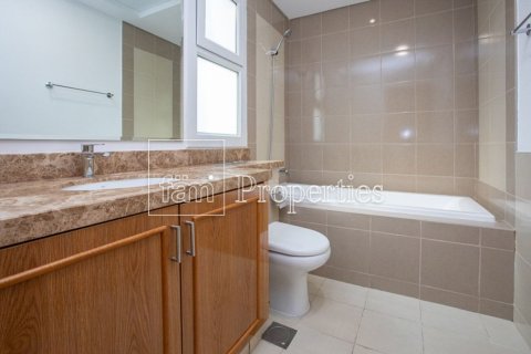 Maison de ville à Dubai, 2 chambres, 172.4 m², № 76927 - photo 13