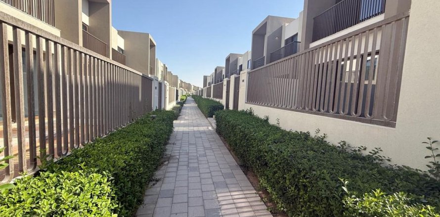 Townhouse in Dubai 4 bedrooms, 231.5 sq.m. № 76921