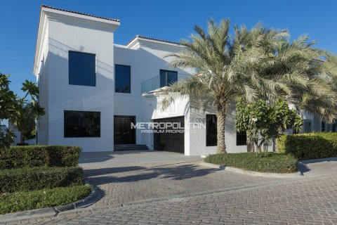 Villa in Earth, Jumeirah Golf Estates, Dubai 6 bedrooms, 867 sq.m. № 14755 - photo 1