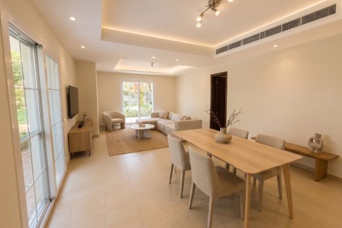 Villa in Dubai 4 bedrooms, 229 sq.m. № 120455 - photo 4