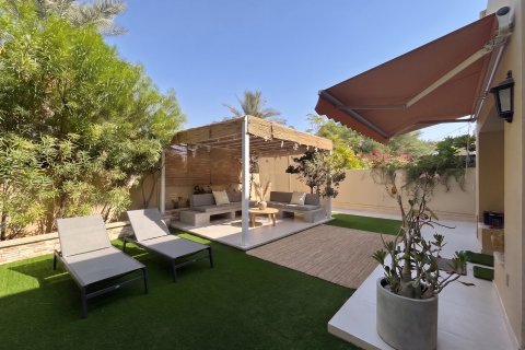 Villa in Dubai 4 bedrooms, 229 sq.m. № 120455