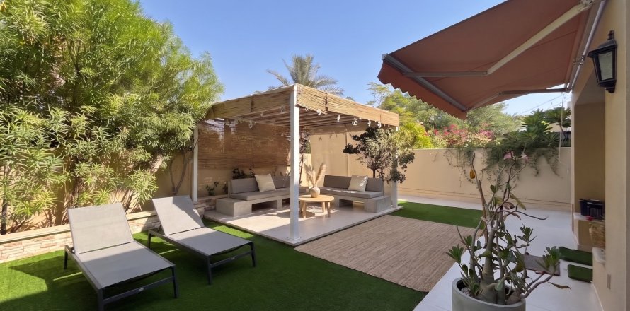 Villa in Dubai 4 bedrooms, 229 sq.m. № 120455